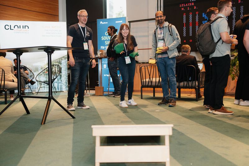 In der Ausstellungsfläche der Konferenz sorgten One-on-One-Spiele für gute Stimmung und Gespräche. (Bild: Manuel Emme Fotografie / Vogel IT-Akademie)