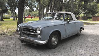 1970 suchte Hauptdarsteller Peter Falk persönlich auf dem Gelände der Universal Studios nach einem geeigneten „Dienstwagen“ – und fand das 403 Cabriolet. (Bild: Thorsten Link)