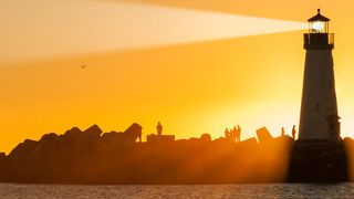 Beacons heißen die elektronischen Bluetooth-Leuchtfeuer, die Marketing, Werbung, Logistik und Produktion revolutionieren wollen. (© somchaij - Fotolia)