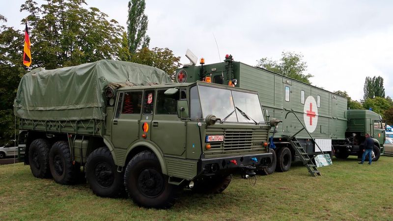 Tatra 813 8x8 der Nationalen Volksarmee (NVA), abgestellt auf der OMMMA-Fahrzeugwiese, … (Bild: Diehl)
