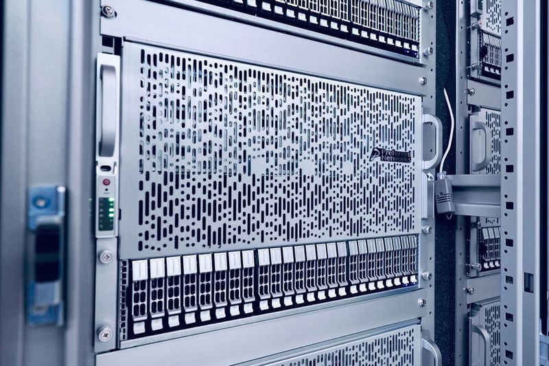 Kosteneffizienz und vorhersehbare Leistung sind aus Sicht von Preferred Networks zwei der wichtigsten Vorteile der Vor-Ort-Bereitstellung; die Souveränität geht aber mit eigenen Herausforderungen einher. Beim Bau der eigenen Hardware hat Supermicro ausgeholfen.