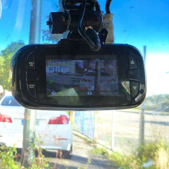 Dashcams: Die Mitführung ist erlaubt, die Veröffentlichung des Bildmaterials nicht.(Foto:  Wikimedia Commons/Fernost)