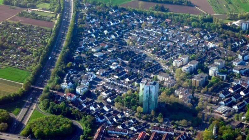 Das Rechenzentrum ist am Ortseingang von Hochheim am Main geplant. Die Stromanbindung ist über einen Netzausbau im Rhein-Main-Gebiet vorgesehen.(Bild:  into the air: Hochheim am Main /Martin Fisch / marfis75 / CC BY-SA 2.0)