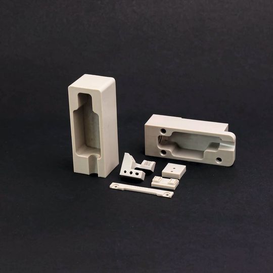 Hochleistungs- und Konstruktionskunststoffe für Lösungen in den Branchen Medizin- und Labortechnik tragen mit dem Launch im ersten Quartal 2023 den einheitlichen Namen Visioform. (Bild:  Frerichs Glas)