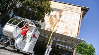 Ab Anfang Juli sollen die Lastenräder vom Depot im Parkaus Kongress Park Pakete ausliefern. (DPD)