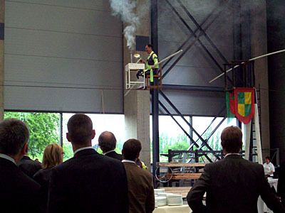 Die Hochseiltruppe „Geschwister Weisheit“ zeigt Balance und Können auf dem Drahtseil. (Archiv: Vogel Business Media)