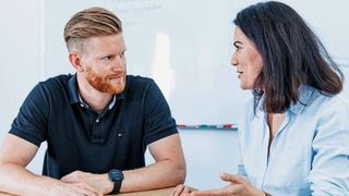 User-Interfaces: Für ein erfolgreiches Bedienkonzept erfolgen in der Research-Phase unter anderem Einzel- oder Leitfadeninterviews, um gezielte und detaillierte Informationen zu erfassen. (Bild: Heiko Landkammer www.lmpix.de)