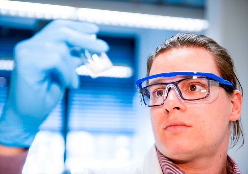 Dr. Matthias Hartlieb heads the new Emmy Noether Group “Next Generation Antimicrobial Polymers”. (Till Budde/ University of Potsdam/ Tobias Hopfgarten)
