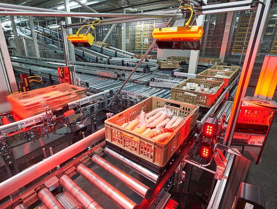 Im Frischebereich unterstützt produktspezifische Scan- und Kameratechnik, um den Materialfluss exakt zu erfassen. Im Frischebereich unterstützt produktspezifische Scan- und Kameratechnik, um den Materialfluss exakt zu erfassen.