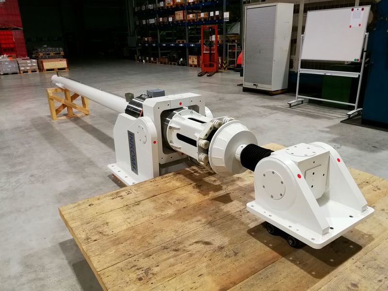 Die Hubgeschwindigkeit des DSH- Antriebes ist stufenlos regelbar in einem Bereich von 0 mm/s bis 62 mm/s. Der maximale Spindelhubweg beträgt etwas über 3600 mm. (Inkoma)