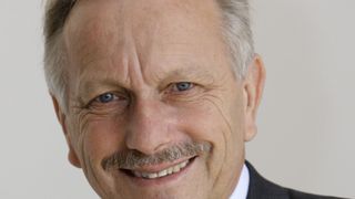 Geht in den Ruhestand: Dr. Joachim Schmidt, Leiter Vertrieb und Marketing Mercedes-Benz Cars. (Foto: Daimler)
