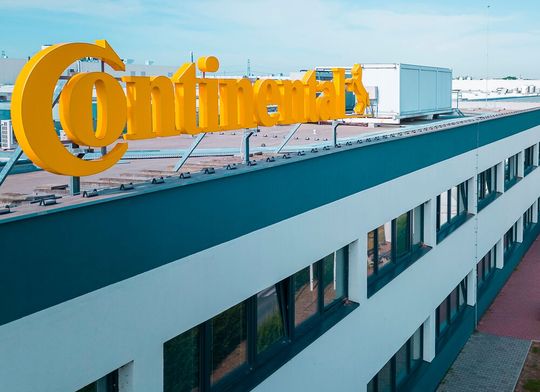 Pioniere bei Continental! Denn der erste europäische 5G-Fertigungsstandort von Continental liegt jetzt im tschechischen Brandýs nad Labem. Lesen Sie hier, was man sich davon verspricht.(Bild:  Continental)