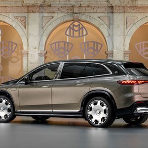 Mit diversen Kniffen haben es die Designer geschafft, dem Wagen optisch die Wucht seiner 5,12 Meter Länge zu nehmen.(Bild:  Mercedes-Benz)