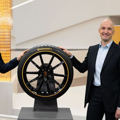 Nikolai Setzer (links) und sein Nachfolger Christian Kötz (rechts). (Bild: NIgel Treblin/Continental)