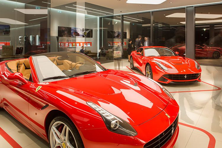 Natürlich dominiert Ferrari-Rot – glänzend. (Foto: Riller & Schnauck)