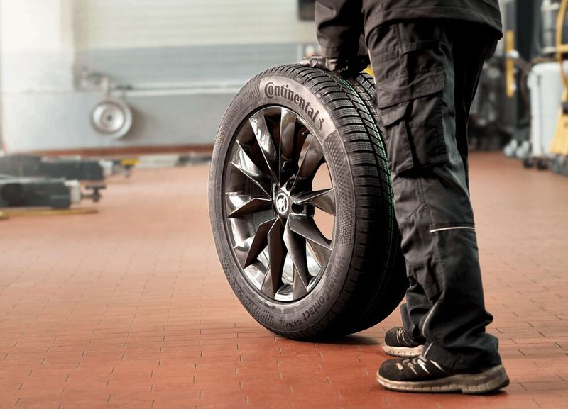 Laut der Umfrage von Continental und forsa ist der wichtigste Entscheidungsfaktor beim Reifenkauf die Fahrsicherheit.(Bild:  Continental)