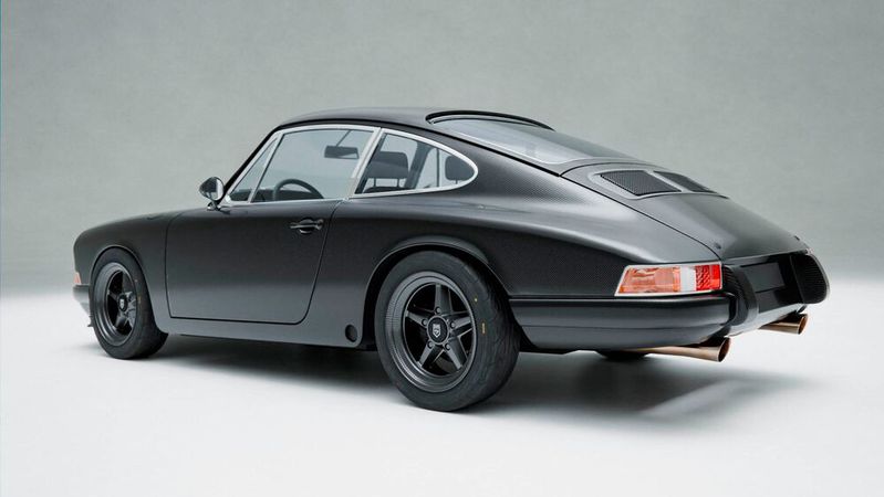 Ein ganzes Auto leichter als die Traktionsbatterie eines Elektrofahrzeugs: Das ermöglicht der neue Voll-Carbon-Umbau eines Porsche 912 der Firma Kamm Manufaktur.(Bild:  Kamm)