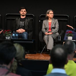 Fachvorträge und Diskussionen bringen Expertinnen und Experten aus Forschung, Industrie und Anwendung zusammen.(Bild:  Landesmesse Stuttgart GmbH & Co. KG)