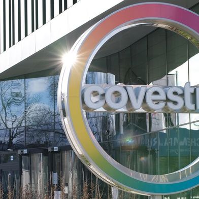 Covestro, Fertiglobe und Ta’ziz vereinbaren eine strategische Zusammenarbeit zur Prüfung globaler Ammoniak-Lieferketten und nachhaltiger Produktionsoptionen. (Bild: Covestro)