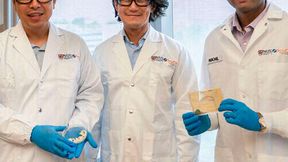 (From left) Associate Professor Jonathan Lee, Professor Matthew Chang, and Dr Nikhil Aggarwal from NUS Syncti have successfully engineered a naturally occurring beneficial gut bacterium into a programmable “living medicine” to treat hepatic encephalopathy, a severe brain dysfunction linked to liver failure. (Source: NUS)