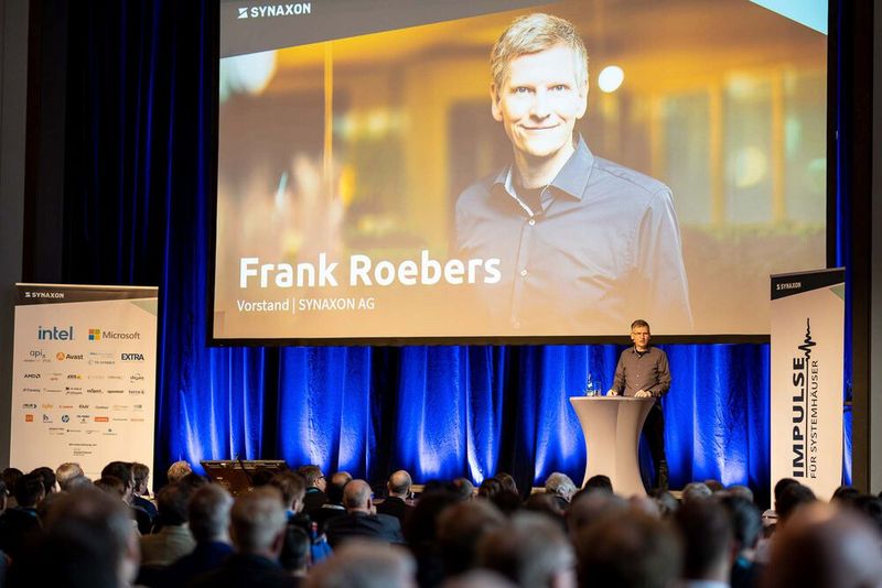 Frank Roebers, Vorstand Synaxon, eröffnet die Partnerveranstaltung. (Bild: Valentin Diehl)