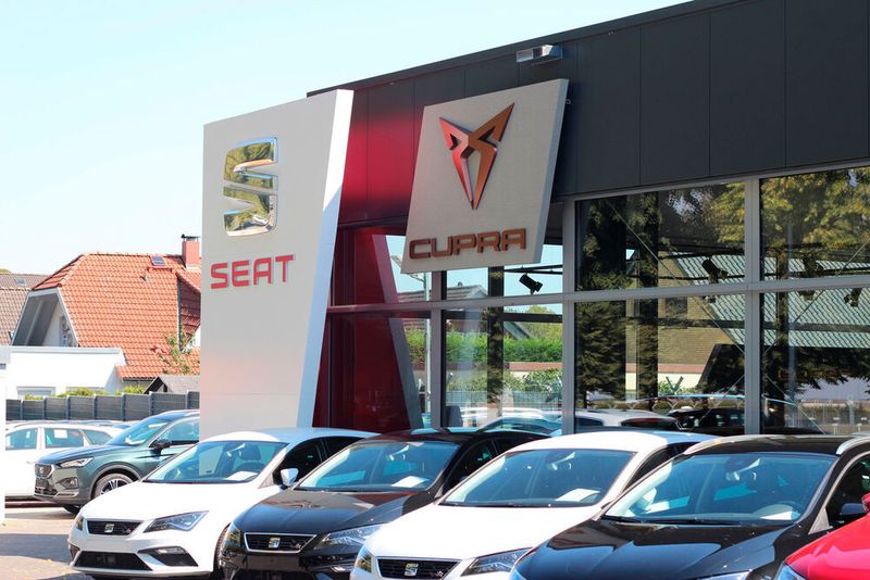 Auch wenn bei der Dortmunder Autohausgruppe Heinen in diesem Jahr die Umsetzung der Hersteller-CIs im Fokus stand, kam die Digitalisierung nicht zu kurz. Ein zentrales Projekt war die Einführung eines neuen Leadmanagement-Systems. (Heinen)