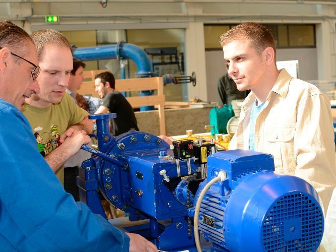 The course „Certified Energy Consultant for Pumps and Pump Systems“ is integrated into the programme. Target group are all those persons whose jobs are related to pumps. (Pumpenfachingenieur)