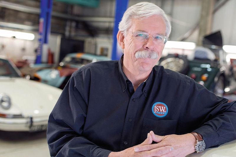 Jim Stokes von Jim Stokes Workshops Limited hat sich auf das Restaurieren, Nachbauen und Pflegen wertvoller Oldtimer, insbesondere auf den Alfa Romeo 8C aus den 1930er-Jahren, spezialisiert. (Bild: Haas)