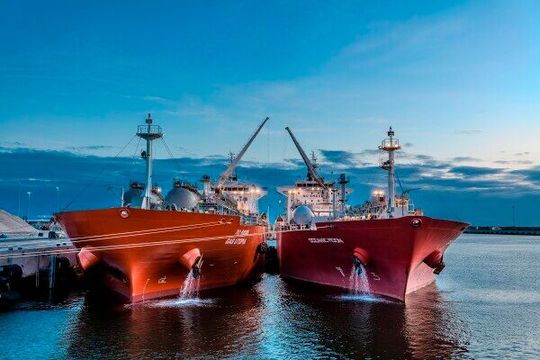 Im vergangenen Jahr wurde sechsmal so viel Bio-LNG im Rotterdamer Hafen gebunkert. Auch die Mengen weiterer alternativer Schiffskraftstoffe nahmen zu.(Bild:  Port of Rotterdam)