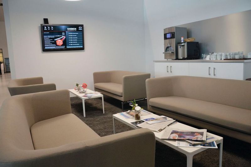 Das digitale Angebot kommt in der Wartezone nicht zu kurz. (Achter)