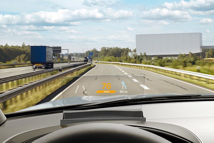 Eine Alternative zur Darstellung der Informationen ist die Projektionsscheibe. Sie benötigt weniger Platz und ist vor allem günstiger. (Foto: Continental)