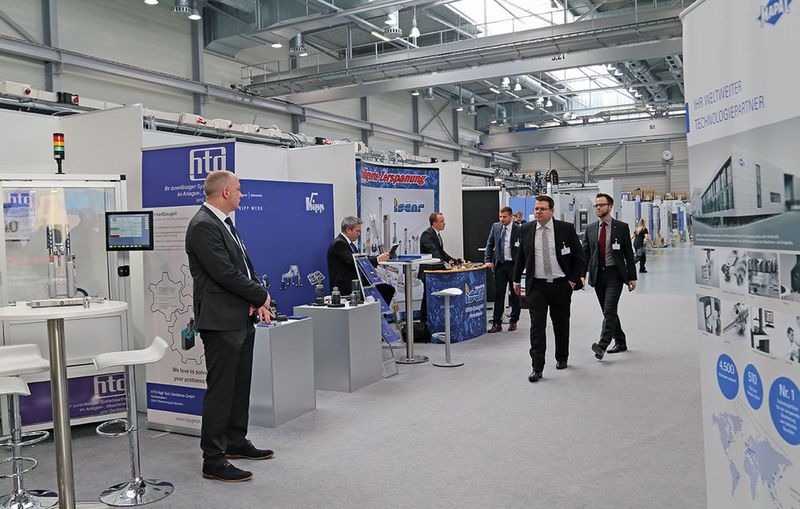 Auf der Chiron-Hausausstellung zeigten auch 30 Mitaussteller ihre Produkte und Dienstleistungen aus der gesamten Prozesskette des Fräsens. (Bild: Anne Richter, SMM)