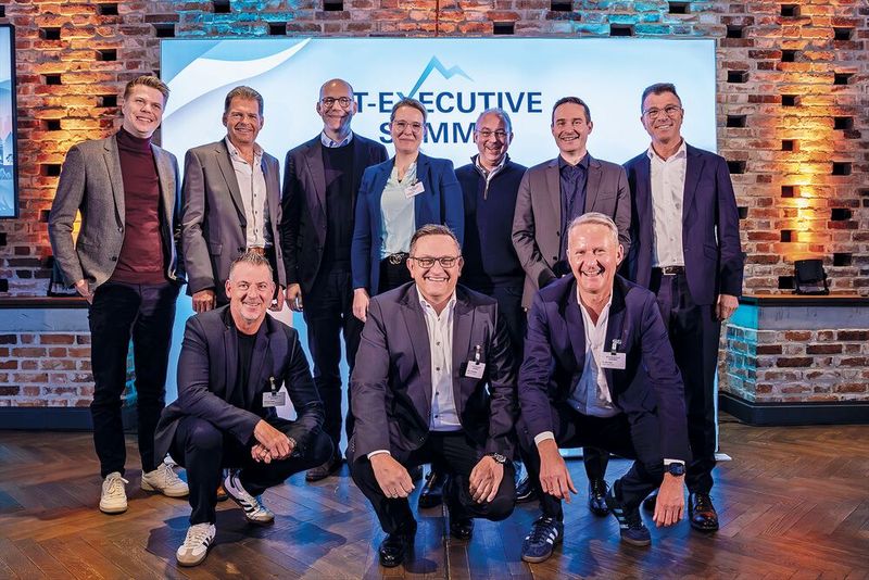 (hinten v. l.) Michael Giercks (Netgo), Günther Schiller (ACP), Christian Uhl (Enthus), Franziska Ruh (Metacom), Christoph Kühnapfel (Team-IT), Christian Daniel (PDV-Systeme), Prof. Dr. Martin Kaloudis (Bechtle), (vorne v. l.) Michael Görner (TD Synnex), Gerry Steinberger (HPE), Dr. Jens Stief (Connexta) (Bild: Vogel IT-Medien)