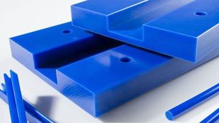 LubX CV wurde speziell für Anlagen entwickelt, die mit höheren Geschwindigkeiten und Drucklasten betrieben werden sollen. (Bild: Röchling)