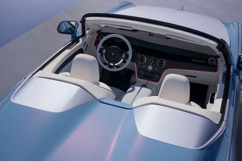 Im Innenraum setzt Rolls-Royce unter anderem auf viel feines Leder. (Bild: Rolls-Royce)