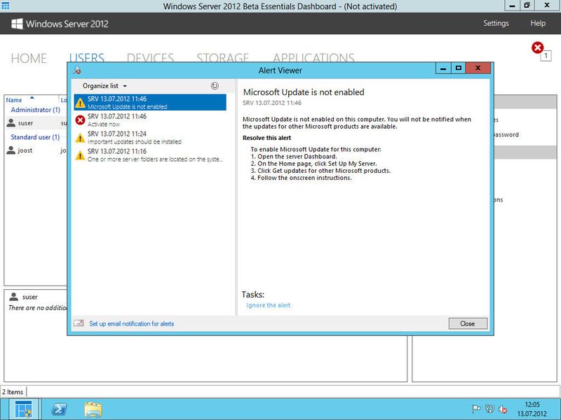 Im oberen rechten Bereich des Dashboards zeigt Windows Server 2012 Essentials Fehlermeldungen und Warnungen im Netzwerk an. Durch einen Klick auf das Meldefenster lassen sich umfangreiche Informationen zu den angebundenen Computern und dem Server anzeigen. Auch Lösungsansätze kann das Fenster anzeigen sowie automatisiert E-Mails an Administratoren versenden. (Archiv: Vogel Business Media)