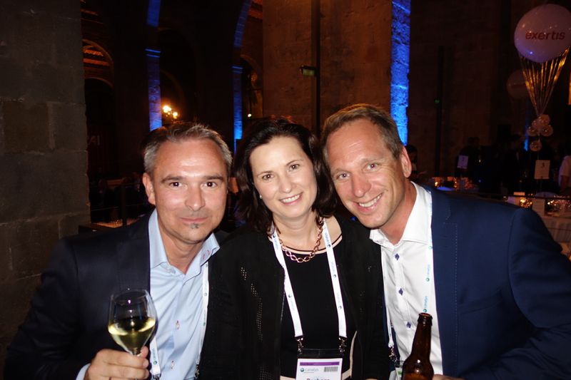 (l.) Edgar Reiter und Arnold Lerchbaumer, Axians mit Barbara Koch, Tech Data (Bild: IT-BUSINESS)