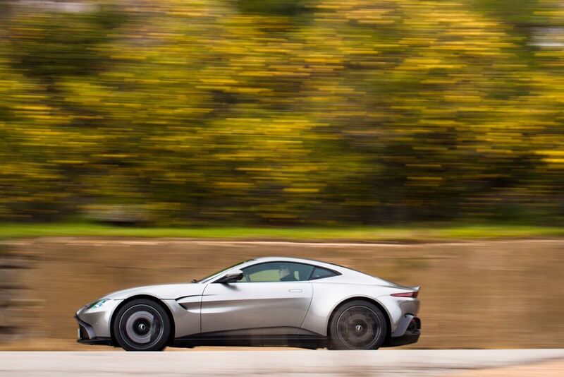 Der Vantage gibt den wütenden Angreifer, statt den perfekten Gentleman. (Aston Martin)