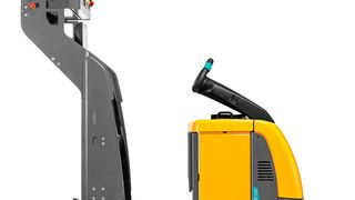 EZS 350a ist ein automatisierter Schlepper, der sich problemlos in bestehende Fabrikstrukturen integrieren lässt. Standardisierte Transportprozesse in der Produktionsversorgung sind sein Metier. (Jungheinrich)