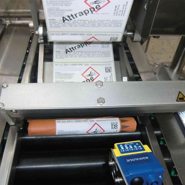 Drehstation der vollautomatischen Patronen- Etikettierung mit Verify-Scanner  (Dynamic Systems)
