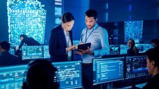 Industrielle Steuerungssysteme sind ein bevorzugtes Ziel für Cyberangriffe. Die Risiken für Unternehmen wachsen zunehmend. (Bild: © Gorodenkoff - stock.adobe.com)