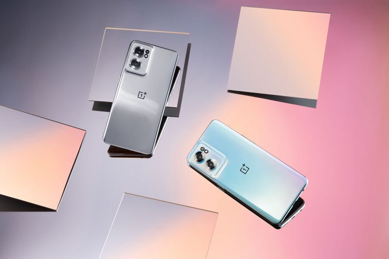 An Farben stehen beim Oneplus Nord 2 CE 5G Grau und Hellblau zur Auswahl. (Oneplus)