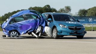 Das Pre-Crash-System mit externem Seitenairbag von ZF Friedrichshafen. (ZF)