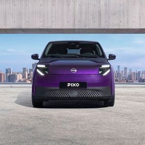 Vor allem die Front des Pixo ist optisch eigenständig.(Bild:  Nissan)