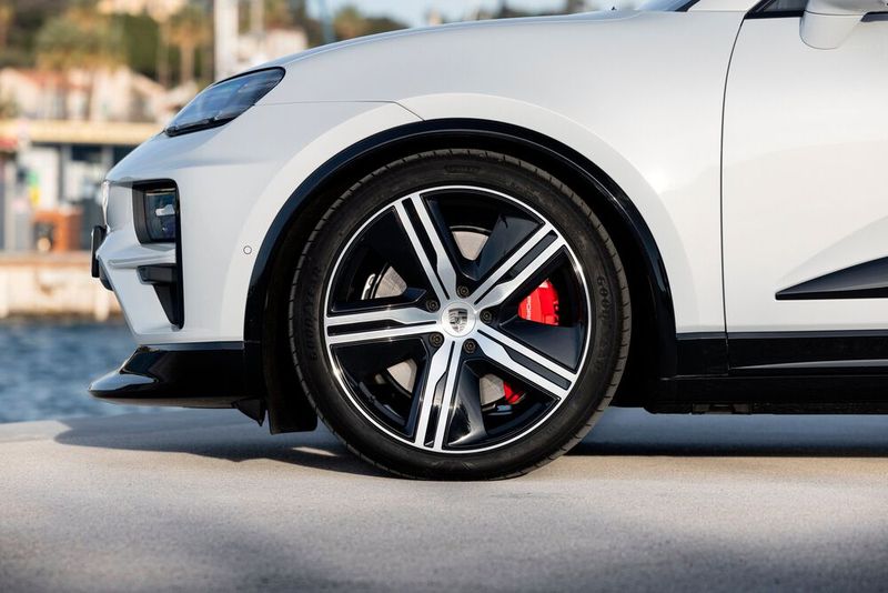 Der Schwerpunkt des E-Macan liegt um 140 Millimeter tiefer als beim Verbrenner.  (Bild: Autoren-Union Mobilität/Porsche)