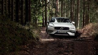 Volvo legt den V60 höher und nennt ihn Cross Country. Leichtes Gelände meistert er so recht gut, seine Stärken liegen aber in Wirklichkeit ganz woanders. (Volvo)
