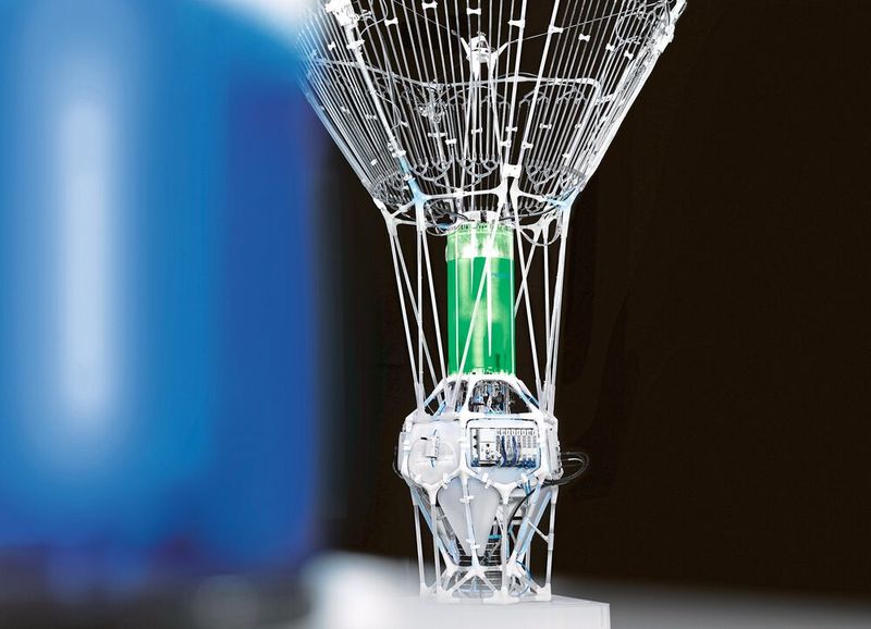 In Bioreaktoren wie PhotoBionicCell mit entsprechender Sensorik, Regelungstechnik und Automatisierung kann die Effizienz der Algen auf das Hundertfache von Landpflanzen gesteigert werden.  (Bild: RM)