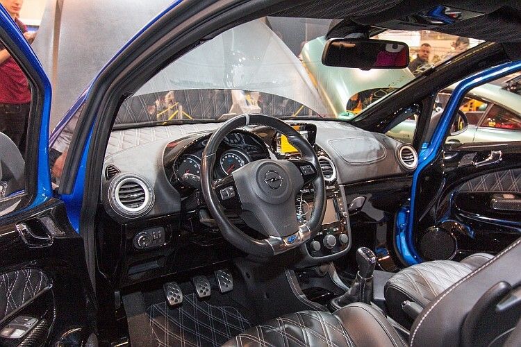 Bereits der Innenraum, in schwarzer Lederoptik, dürfte dem Wuppertaler einige Punkte beschert haben. (Foto: E-Mags-Media)