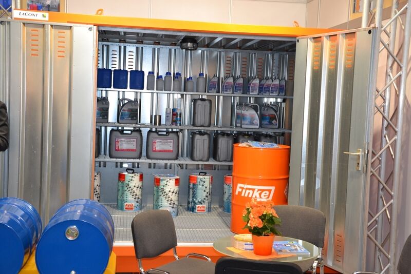 Gefahrstofflagerung mit TÜV-geprüften und –zugelassenen Lagersystemen zeigt Lacont Umwelttechnik aus Egeln. (Bild: PROCESS)