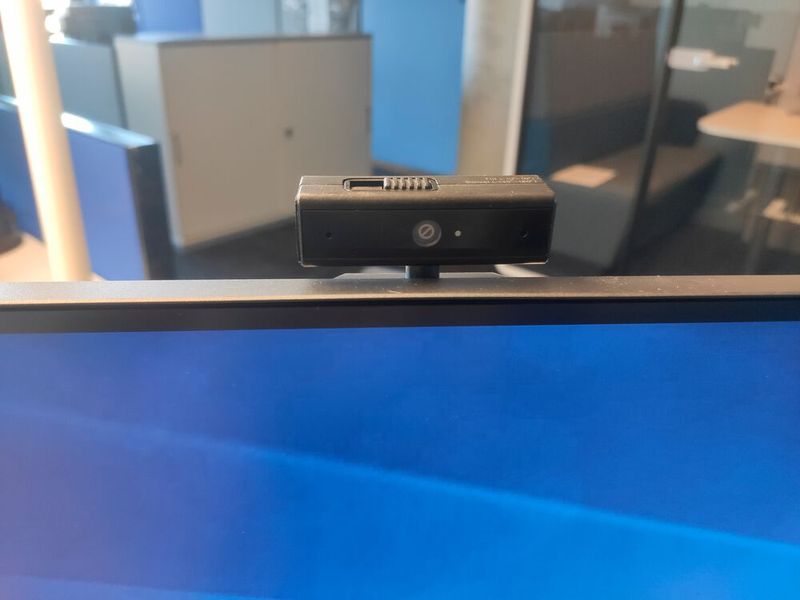 Wird die Kamera beim Asus BE27ACSBK nicht benötigt, kann sie mit einem Schieber verschlossen werden. (Bild: Vogel IT-Medien)